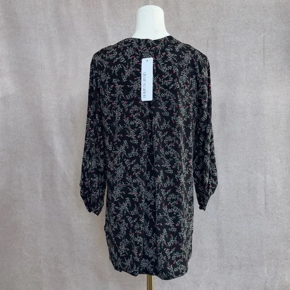 Dear Scarlett Chic & Classic Feminine Black Tunic with Ditsy Floral - Picture 3 of 6